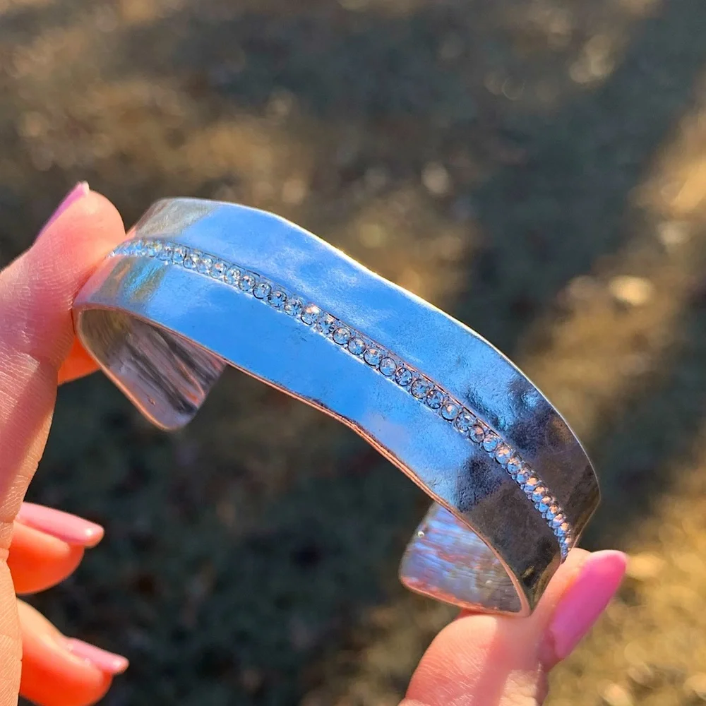NWT Dimpled Rhinestone Metal Cuff - Picture 1 of 12